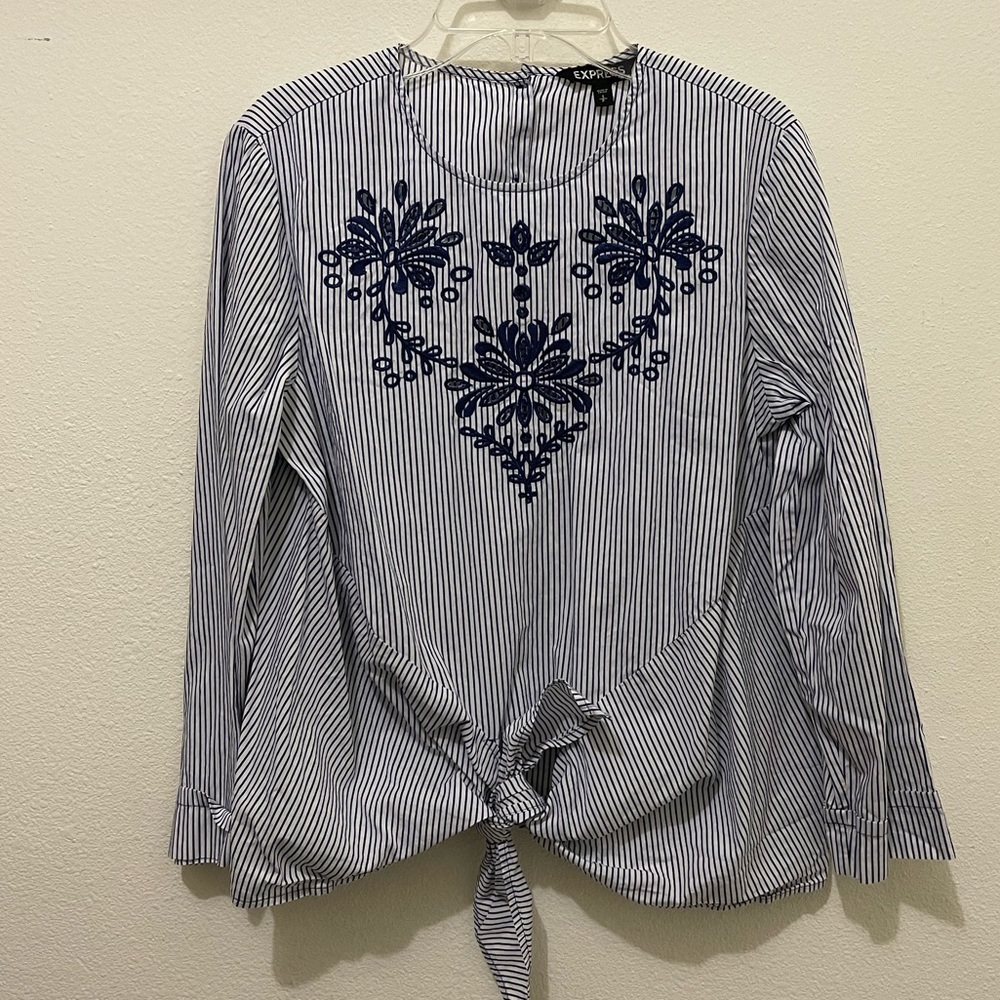 Express tie front top size small